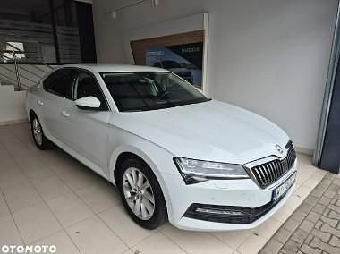 Biały Używany 2021 Skoda Superb Sedan/Limuzyna | 72 900 zł (Dobra cena) - Obraz 1/4