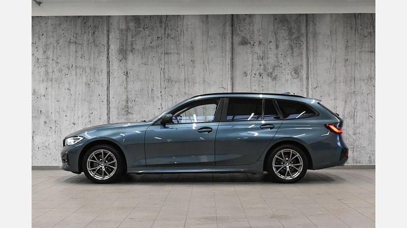 Używany BMW 320 Advantage 190 KM (139 kW) 2020 Blue ridge mountain metallic metalizowany Kombi