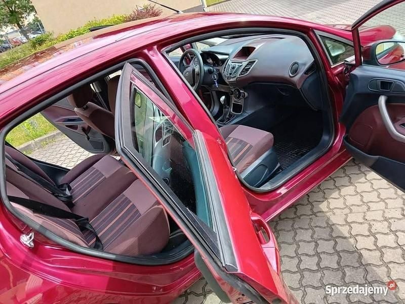 Bordowy Używany 2009 Ford Fiesta Hatchback | 16 250 zł (Uczciwa cena) - Obraz 1/4