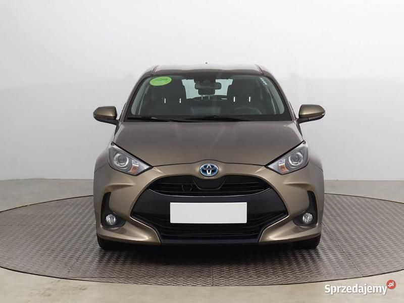 Szary Używany 2022 Toyota Yaris Hybrid Hatchback | 72 499 zł (Dobra cena) - Obraz 1/4