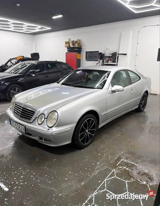 Używany Mercedes CLK200 Elegance 2000 Srebrny Coupe