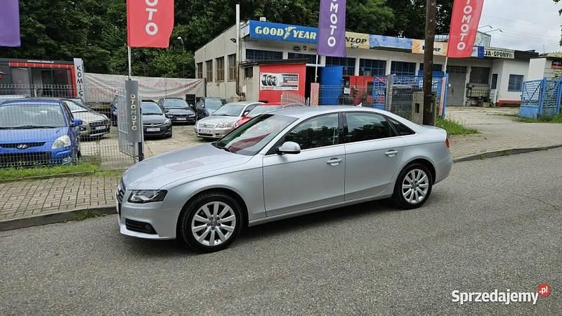 Srebrny Używany 2011 Audi A4 Sedan/Limuzyna | 36 900 zł (Super Cena) - Obraz 1/4
