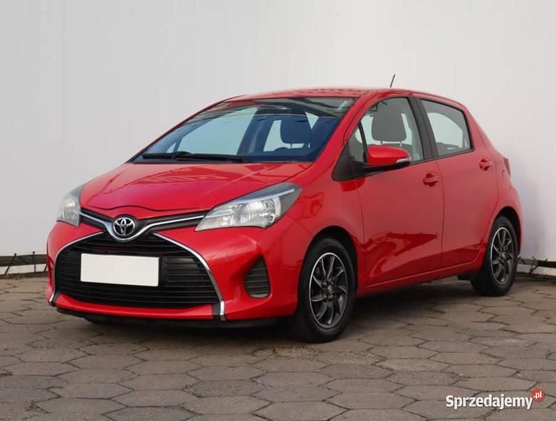 Używany Toyota Yaris 69 KM (50 kW) 2016 Czerwony Hatchback