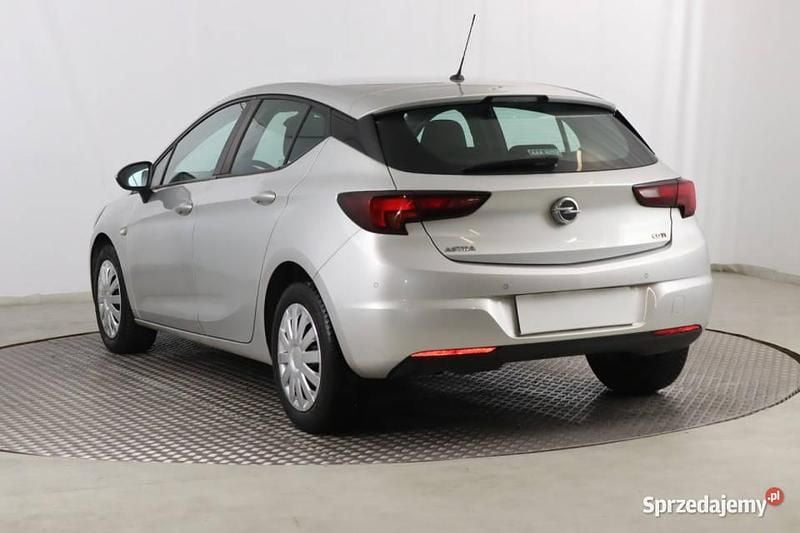 Używany Opel Astra 2018 Srebrny Hatchback