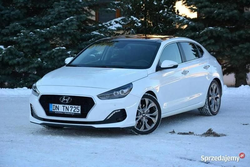 Używany Hyundai i30 Premium 140 KM (102 kW) 2018 Biały Hatchback