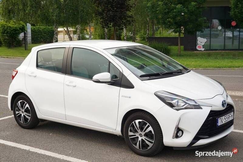 Biały Używany 2019 Toyota Yaris Hybrid Hatchback | 46 900 zł (Super Cena) - Obraz 1/4