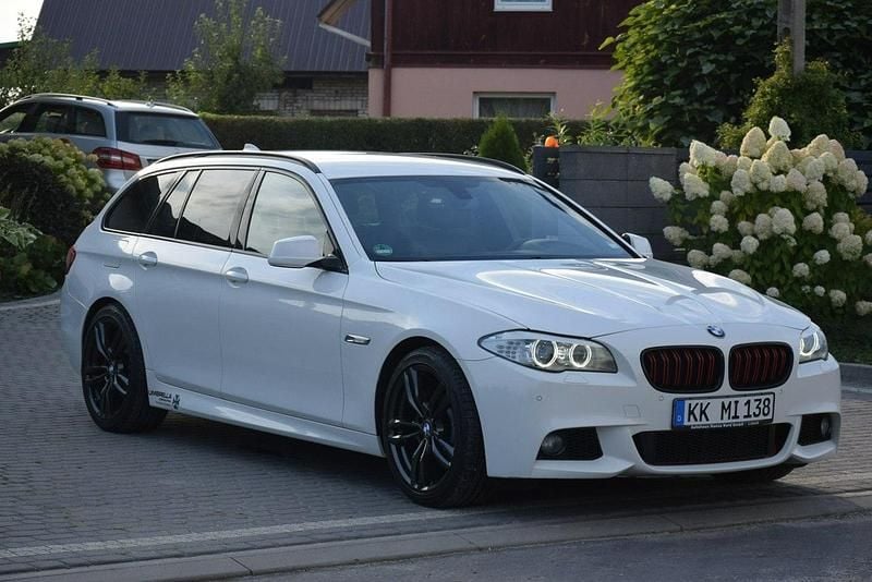 Biały Używany 2013 BMW 525 Kombi | 46 900 zł (Uczciwa cena) - Obraz 1/4