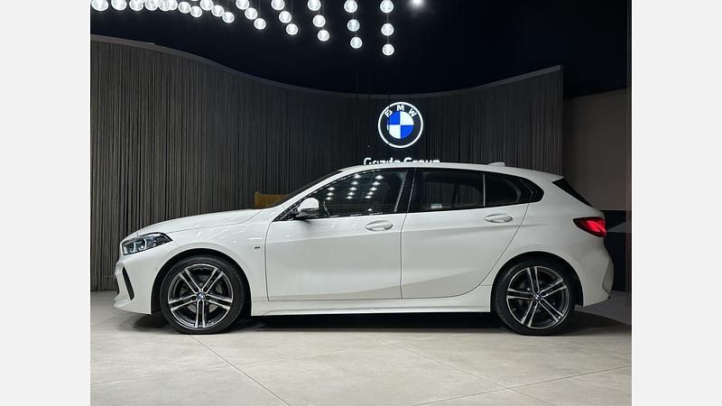 Używany BMW 118 Shadowline 140 KM (102 kW) 2023 Biel alpejska Hatchback