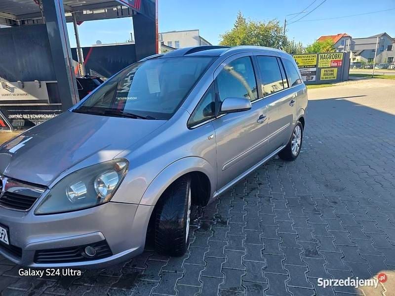 Szary Używany 2007 Opel Zafira Minivan | 5900 zł (Uczciwa cena) - Obraz 1/4