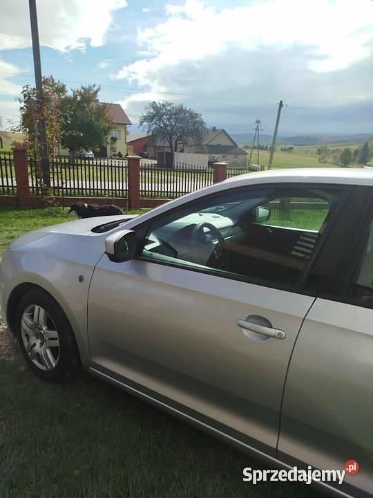 Używany Skoda Rapid 2013 Srebrny Sedan/Limuzyna