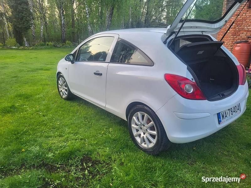 Biały Używany 2010 Opel Corsa Hatchback | 9900 zł (Uczciwa cena) - Obraz 1/4