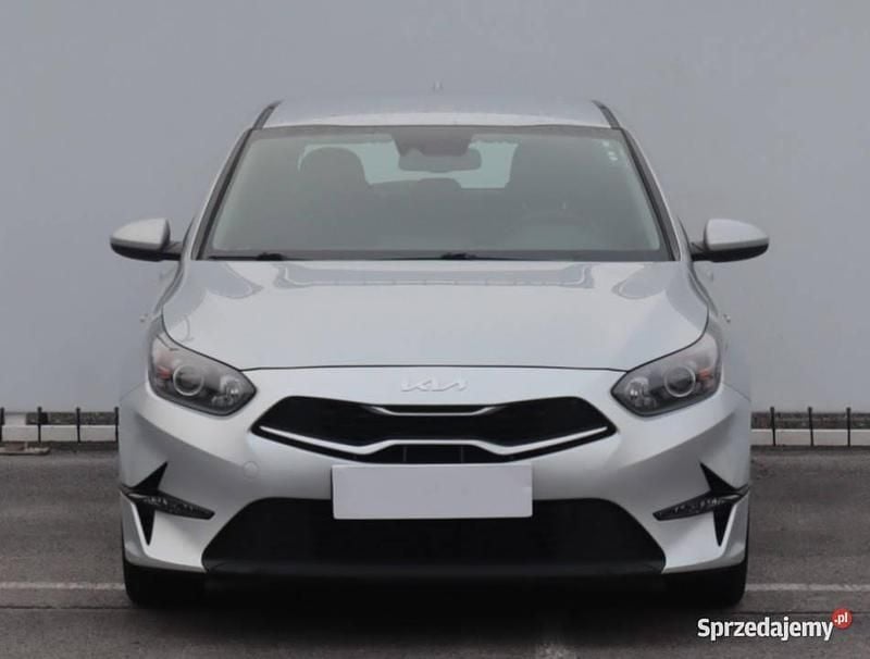 Używany Kia Ceed 2022 Srebrny Hatchback