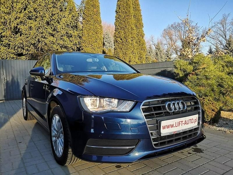 Używany Audi A3 Sportback 140 KM (102 kW) 2013 Granatowy Hatchback