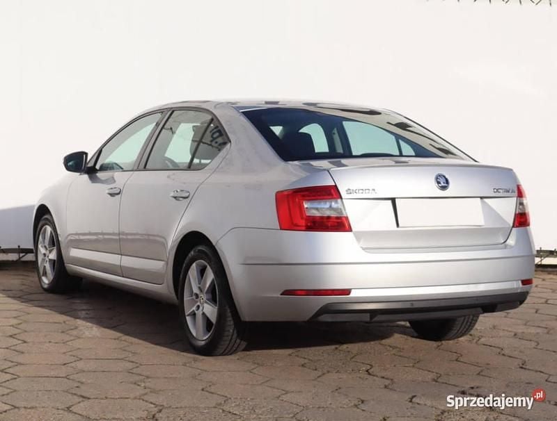 Używany Skoda Octavia 150 KM (110 kW) 2018 Srebrny Hatchback