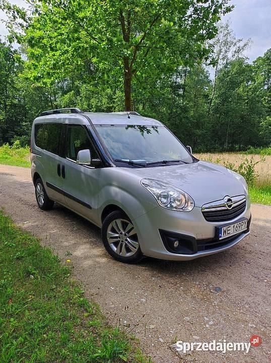 Srebrny Używany 2017 Opel Combo Minivan | 28 200 zł (Uczciwa cena) - Obraz 1/4
