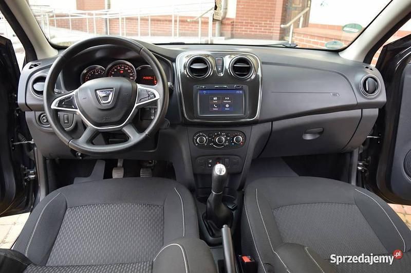 Czarny Używany 2016 Dacia Sandero Hatchback | 23 750 zł (Uczciwa cena) - Obraz 1/4