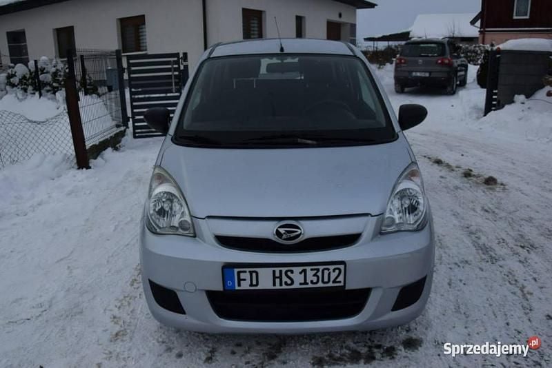 Używany Daihatsu Cuore 70 KM (51 kW) 2009 Srebrny (metalik) Hatchback