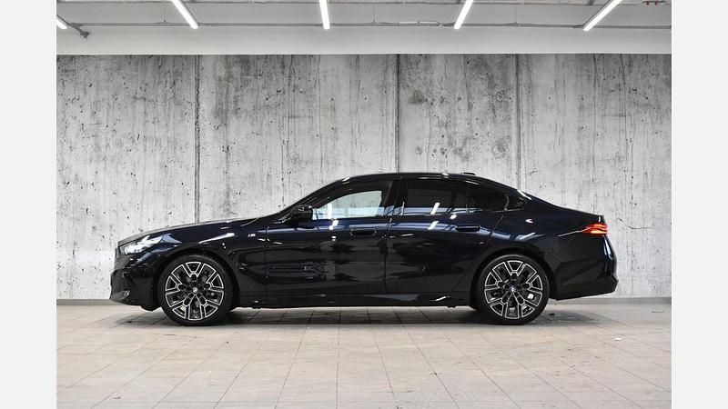 Używany BMW 520 Comfort Edition 190 KM (139 kW) 2025 Czarny carbon m metalizowany Sedan/Limuzyna