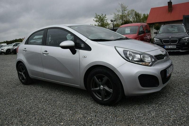 Używany Kia Rio 85 KM (62 kW) 2014 Srebrny Hatchback