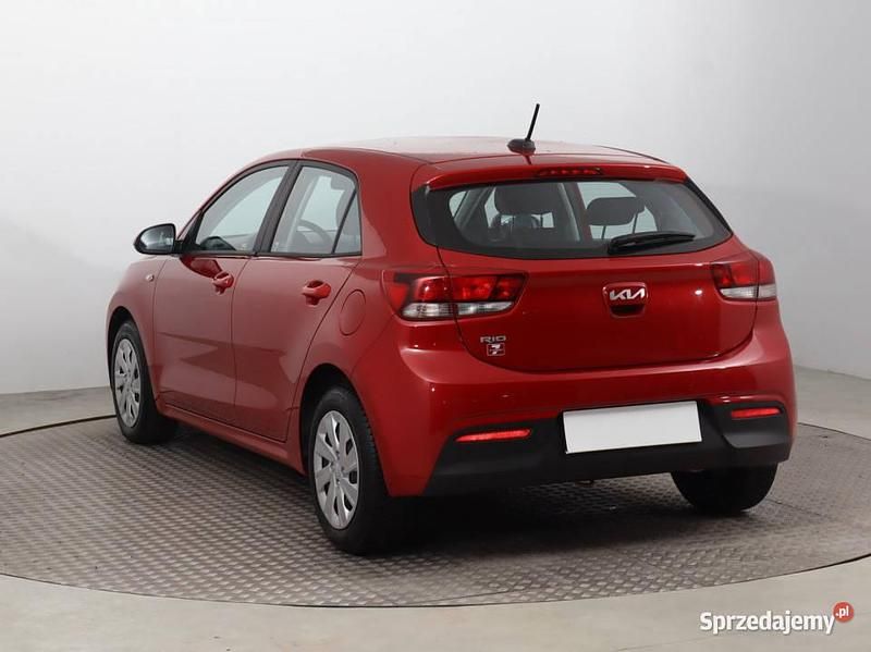 Używany Kia Rio 2023 Czerwony Hatchback