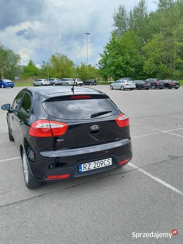 Czarny Używany 2013 Kia Rio 2 Hatchback | 24 500 zł (Uczciwa cena) - Obraz 1/4
