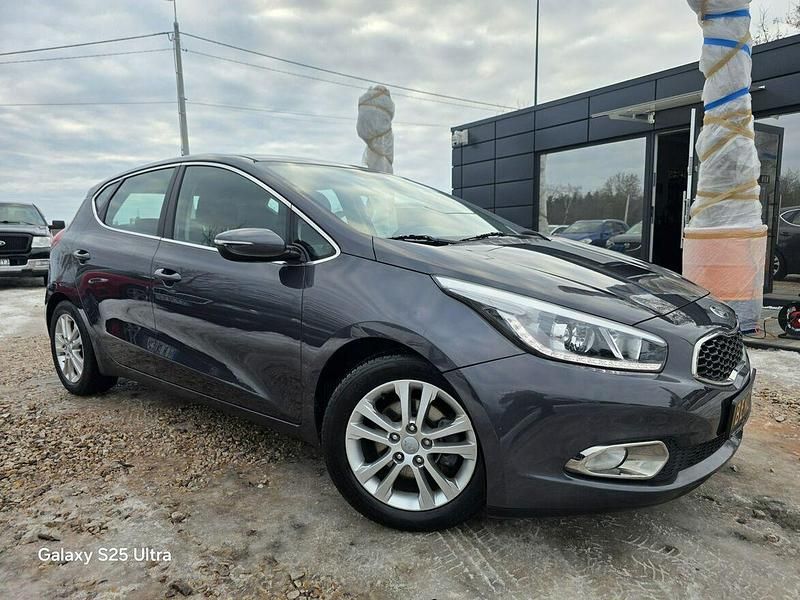Używany Kia Ceed 135 KM (99 kW) 2013 Czarny Hatchback