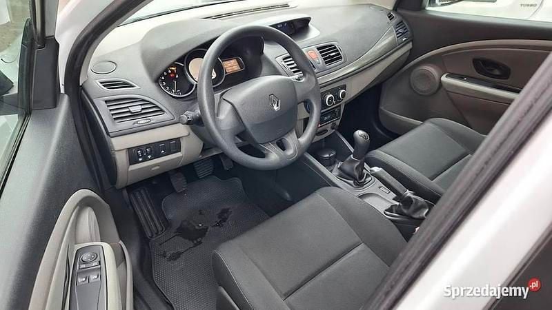 Używany Renault Mégane III Authentique 100 KM (73 kW) 2012 Biały Hatchback