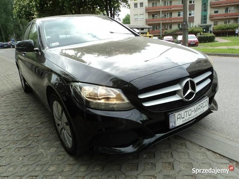Czarny Używany 2016 Mercedes 200 Hatchback | 78 000 zł - Obraz 1/4