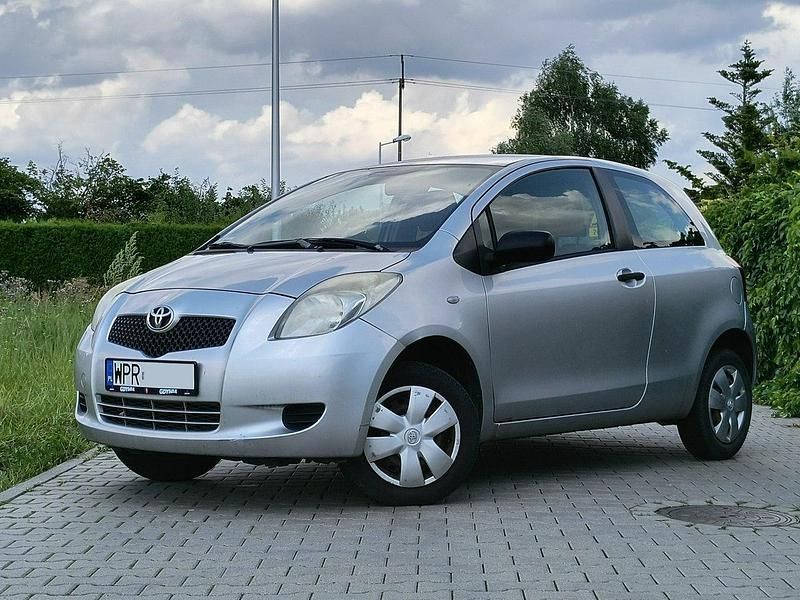 Srebrny (metalik) Używany 2008 Toyota Yaris Hatchback | 9900 zł (Uczciwa cena) - Obraz 1/4