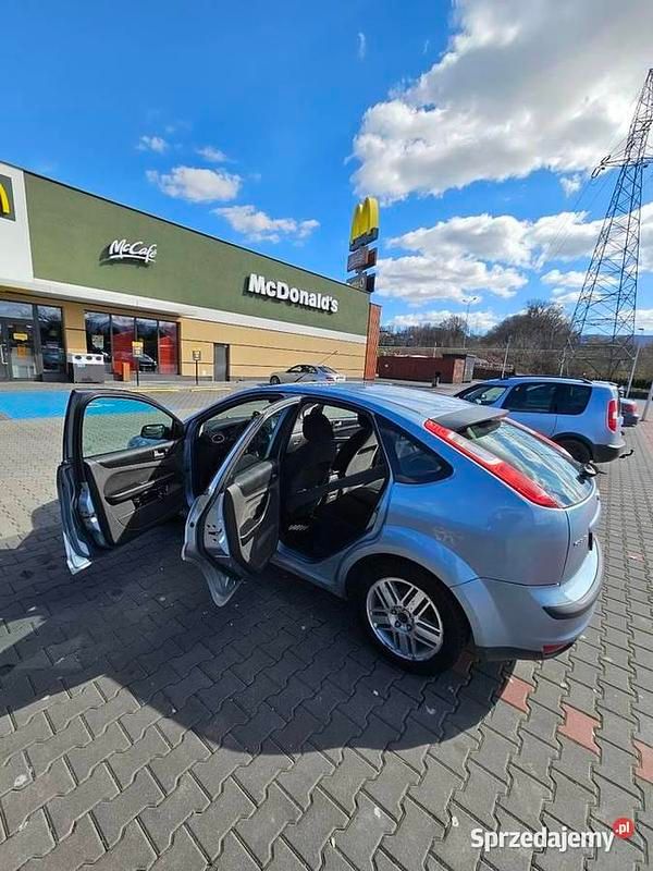Używany Ford Focus 2006 Szary Sedan/Limuzyna