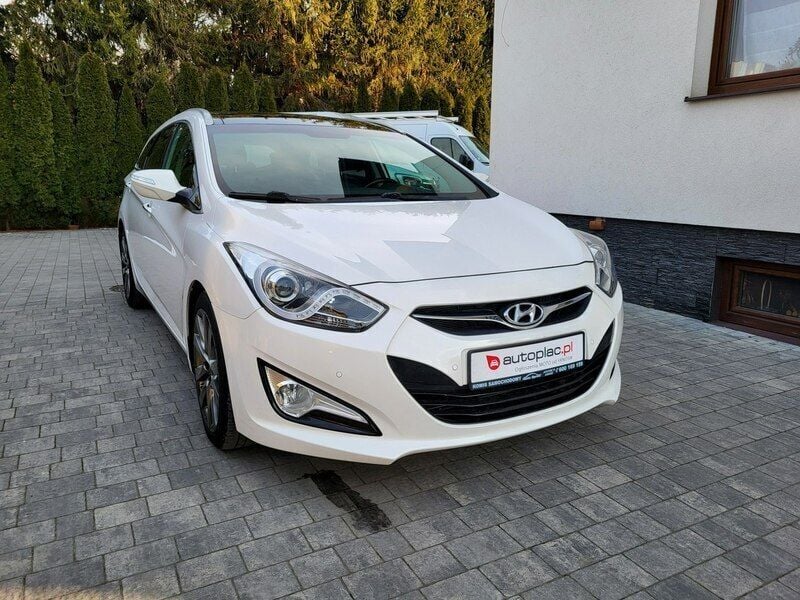 Używany Hyundai i40 116 KM (85 kW) 2013 Biały (metalik, perła) Kombi