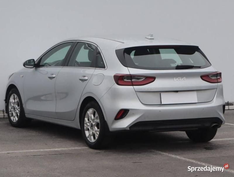 Używany Kia Ceed 2022 Srebrny Hatchback