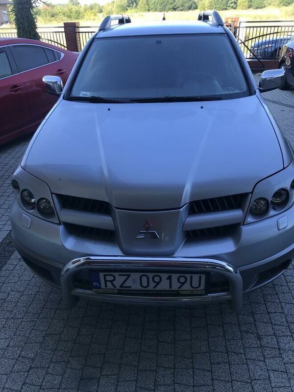 Srebrny Używany 2004 Mitsubishi Outlander SUV | 10 400 zł - Obraz 1/4