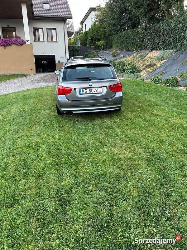 Szary Używany 2009 BMW 330 Kombi | 32 500 zł (Drogi) - Obraz 1/4