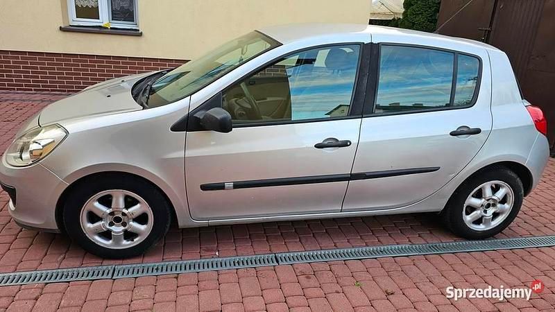 Srebrny Używany 2005 Renault Clio II Hatchback | 12 500 zł - Obraz 1/4