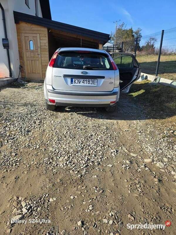 Używany Ford Focus 2005 Srebrny Hatchback