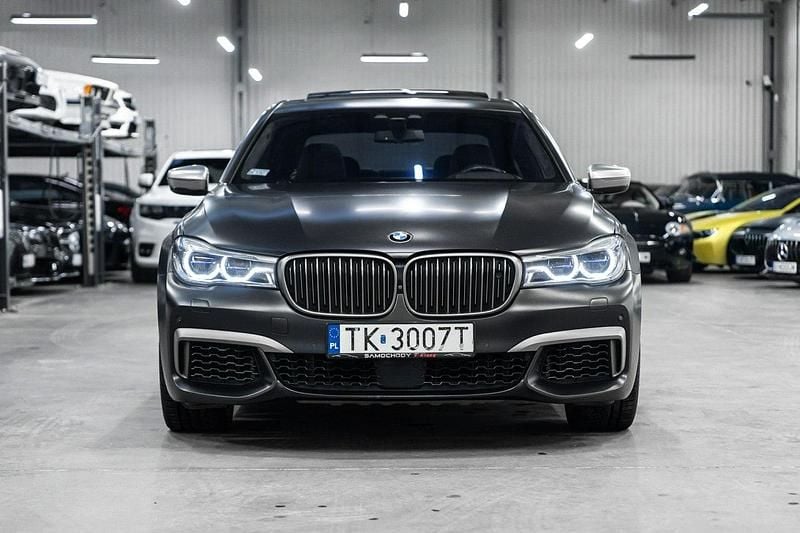 Używany BMW M760 M Sport 609 KM (447 kW) 2017 Czarny Sedan/Limuzyna