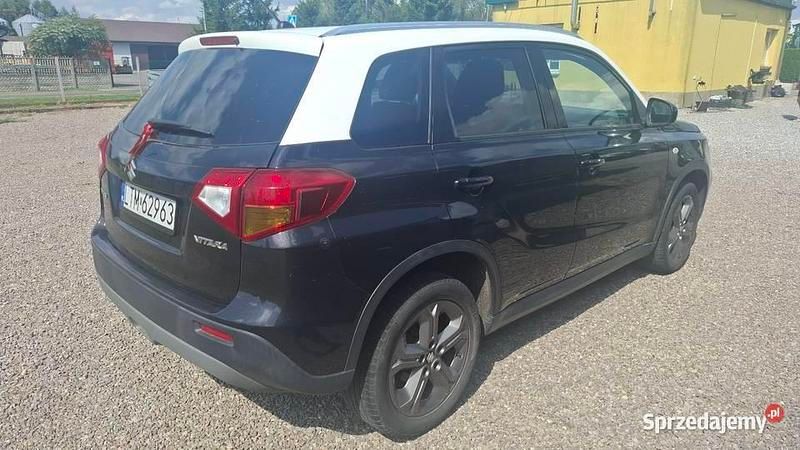 Używany Suzuki Vitara 120 KM (88 kW) 2015 Czarny SUV