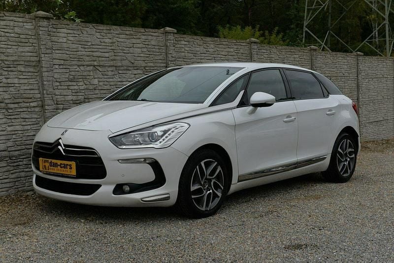 Używany Citroën DS5 163 KM (119 kW) 2014 Biały Hatchback
