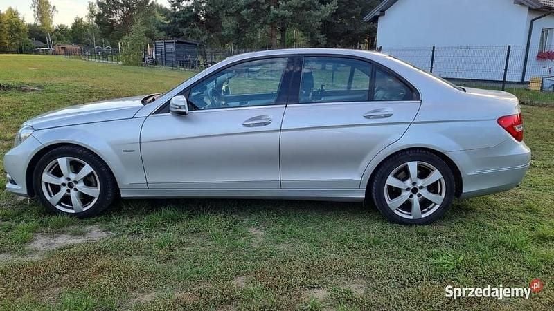 Używany Mercedes C200 2011 Srebrny Sedan/Limuzyna