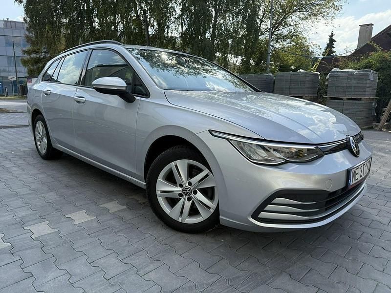 Używany VW Golf VIII 130 KM (95 kW) 2021 Srebrny (metalik) Kombi