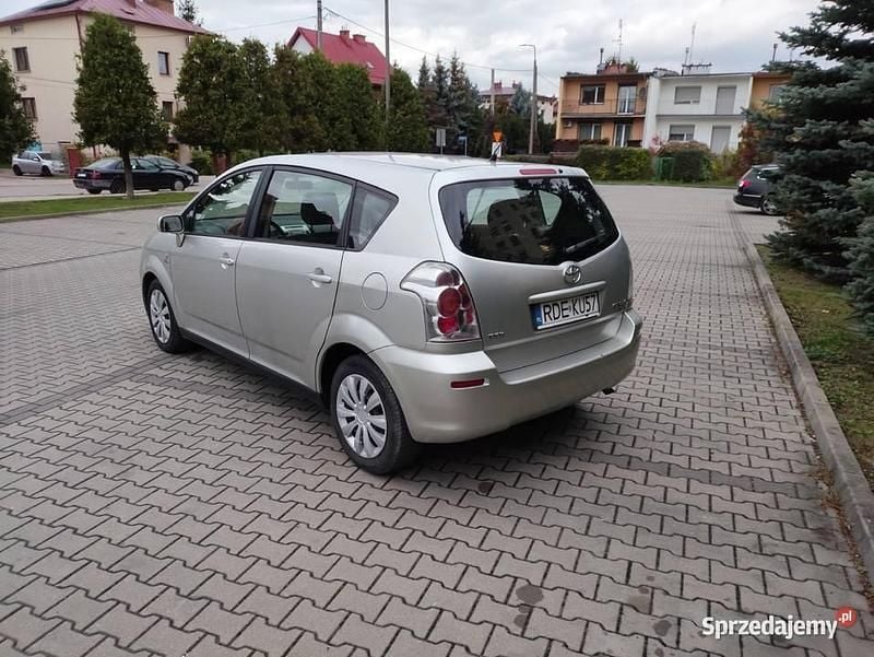 Srebrny Używany 2004 Toyota Corolla Verso Minivan | 7000 zł (Dobra cena) - Obraz 1/4
