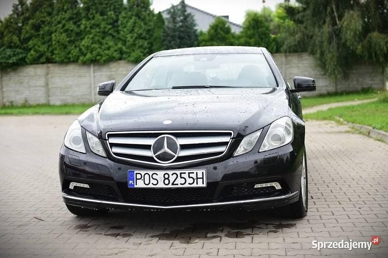 Czarny Używany 2009 Mercedes E250 Coupe | 44 999 zł - Obraz 1/4