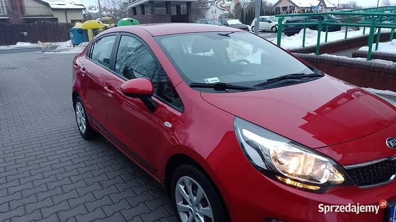 Używany Kia Rio 2016 Czerwony Hatchback