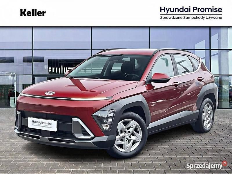 Bordowy Używany 2023 Hyundai Kona Turbo SUV | 99 000 zł (Dość drogi) - Obraz 1/4