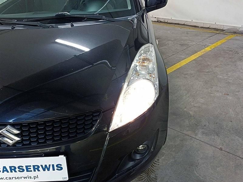 Używany Suzuki Swift 94 KM (69 kW) 2012 Czarny Hatchback