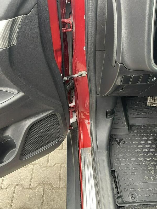 Używany Mitsubishi Outlander 150 KM (110 kW) 2018 Czerwony SUV