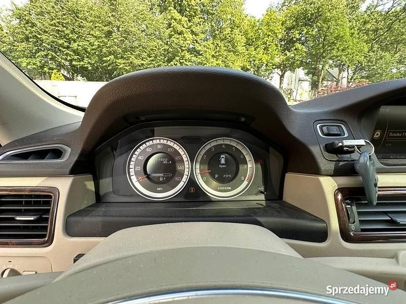 Używany Volvo XC70 2012 Biały Sedan/Limuzyna