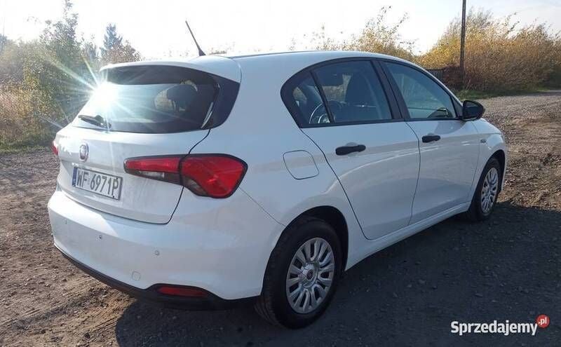 Biały Używany 2017 Fiat Tipo Hatchback | 40 990 zł - Obraz 1/4