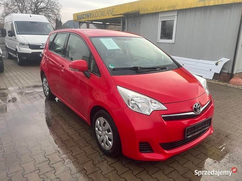 Używany 2011 Toyota Verso-S Minivan | 27 000 zł - Obraz 1/4